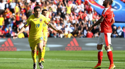 Romania mai spera la calificare dupa ce remizat cu Elvetia. Mii de fani ai tricolorilor au facut spectacol pe Parc des Princes Romania mai spera la calificare dupa ce remizat cu Elvetia. Mii de fani ai tricolorilor au facut spectacol pe Parc des Princes