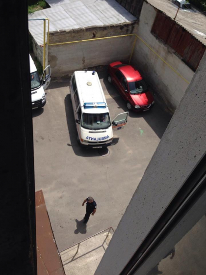 Vlad Filat este SLABIT, asa ca sedinta a fost amanata pentru maine. Fostului lider PLDM i s-a facut rau si urmeaza ca acesta sa faca investigatii medicale - FOTO