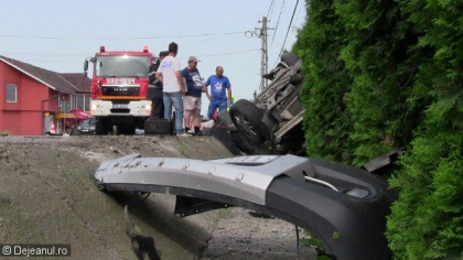 Accident GRAV in Bata! Calatoria unor moldoveni prin Romania s-a incheiat la spital - VIDEO Accident GRAV in Bata! Calatoria unor moldoveni prin Romania s-a incheiat la spital - VIDEO