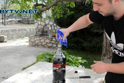 Ce se intampla daca pui sare in Cola? Iata un experiment inedit - VIDEO