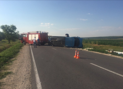 Accident grav in apropiere de Cimislia: Un camion si un automobil s-au tamponat frontal, apoi ambele au ajuns in sant - FOTO
Accident grav in apropiere de Cimislia: Un camion si un automobil s-au tamponat frontal, apoi ambele au ajuns in sant - FOTO