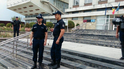 Cate 30 de zile de arest pentru seful adjunct al Inspectoratului si Seful Serviciului politiei criminale din raionul Rascani Cate 30 de zile de arest pentru seful adjunct al Inspectoratului si Seful Serviciului politiei criminale din raionul Rascani