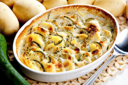 Cartofi cu cascaval si piept de pui la cuptor