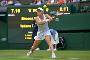 Victorie categorica pentru Simona Halep la Wimbledon. Tenismena romana a invins-o, in doua seturi, pe italianca Francesca Schiavone 