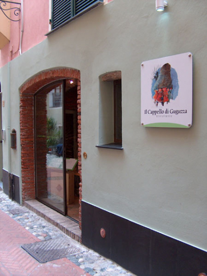 O moldoveanca a deschis in Italia un restaurant ce poarta numele " Cusma lui Guguta" - GALERIE FOTO