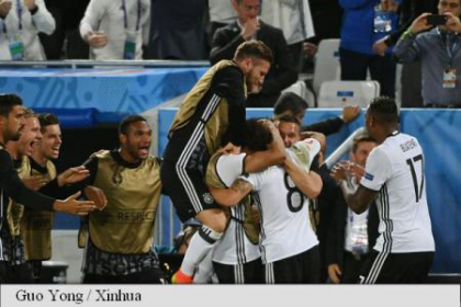 WIN DE BORDEAUX. Nemtii s-au "imbatat" de fericire dupa o calificare istorica la penalty-uri: Germania 1-1 (6-5) Italia. Hector si Neuer, eroii Germaniei WIN DE BORDEAUX. Nemtii s-au "imbatat" de fericire dupa o calificare istorica la penalty-uri: Germania 1-1 (6-5) Italia. Hector si Neuer, eroii Germaniei