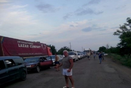 Cozi interminabile si ore intregi de asteptare la punctul vamal Tudora. Testul rabdarii pentru moldovenii care se intorc de la odihna - FOTO Cozi interminabile si ore intregi de asteptare la punctul vamal Tudora. Testul rabdarii pentru moldovenii care se intorc de la odihna - FOTO