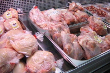 Cumperi puiul de la supermarket? Asta e partea pe care TREBUIE sa o arunci! Hormonii si chimicalele se strang in acest organ Cumperi puiul de la supermarket? Asta e partea pe care TREBUIE sa o arunci! Hormonii si chimicalele se strang in acest organ
