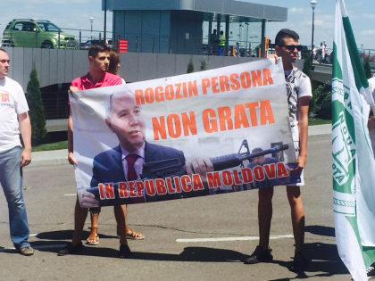 "Rogozin si Vova, pleaca din Moldova!" Vicepremierul rus, intampinat cu proteste la Chisinau - GALERIE FOTO