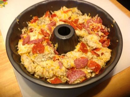 Pizza din paine, cu branza si marar! Sigur n-ai mai mancat asa ceva Pizza din paine, cu branza si marar! Sigur n-ai mai mancat asa ceva