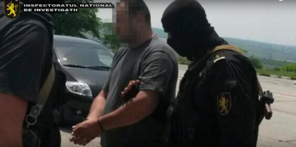 Trafic international de droguri organizat din puscarie. Momentul in care un membru al gruparii este retinut in flagrant - VIDEO Trafic international de droguri organizat din puscarie. Momentul in care un membru al gruparii este retinut in flagrant - VIDEO