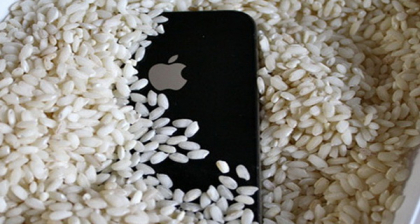 Ai scapat telefonul in apa? Cum il salvezi cu un ingredient din bucataria ta