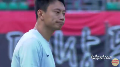 Epic fail! I-a venit sa se lase de fotbal dupa faza asta. Ce i s-a intamplat unui portar in China - VIDEO Epic fail! I-a venit sa se lase de fotbal dupa faza asta. Ce i s-a intamplat unui portar in China - VIDEO