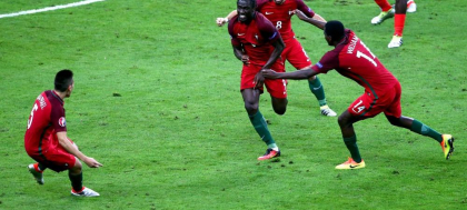 AUDIO: Comentatorii portughezi au luat-o razna la supergolul lui Eder si au inceput sa cante ca in peluza :)