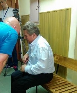 Judecatorii decid astazi daca ii prelungesc mandatul de arest viceprimarului Vlad Cotet