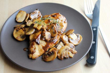 Cina in doi: Piept de pui cu ciuperci, in otet balsamic Cina in doi: Piept de pui cu ciuperci, in otet balsamic