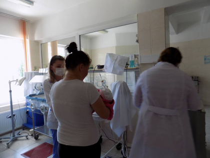 Micuta gasita aruncata intr-un tomberon din sectorul Buiucani are un nume. Nicoleta a fost vizitata pentru prima data de mama ei - GALERIE FOTO Micuta gasita aruncata intr-un tomberon din sectorul Buiucani are un nume. Nicoleta a fost vizitata pentru prima data de mama ei - GALERIE FOTO