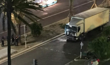 ATAC de ziua nationala a Frantei. Zeci de morti la Nisa, dupa ce un camion a intrat in multimea care astepta focul de artificii: soferul a fost impuscat - VIDEO