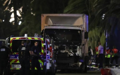 ATAC DE ZIUA NATIONALA A FRANTEI. Un camion a lovit multimea adunata la Nisa. Sunt cel putin 60 de morti si 100 de raniti