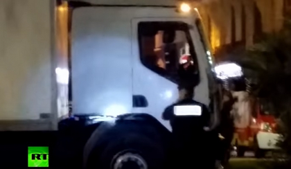 Momentul in care politistii impusca in soferul camionului care a intrat in multimea de pe strazile din Nisa: a mers peste 2 km. IMAGINI CARE POT AFECTA EMOTIONAL - VIDEO Momentul in care politistii impusca in soferul camionului care a intrat in multimea de pe strazile din Nisa: a mers peste 2 km. IMAGINI CARE POT AFECTA EMOTIONAL - VIDEO