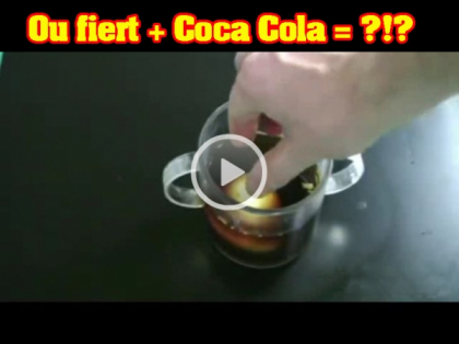 A luat un ou fiert si l-a pus intr-o cana cu coca-cola! Rezultatul te va soca - VIDEO A luat un ou fiert si l-a pus intr-o cana cu coca-cola! Rezultatul te va soca - VIDEO