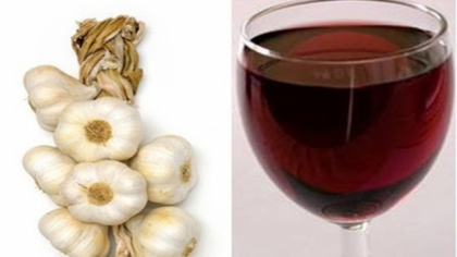 A pus 12 catei de usturoi in vin si apoi a baut. Nimeni nu se astepta sa pateasca asta