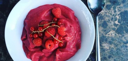 Reteta geniala de inghetata! E super sanatoasa si se face din doua ingrediente
