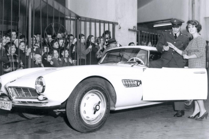 BMW-ul asta i-a apartinut lui Elvis Presley, si acum a fost restaurat in intregime - FOTO BMW-ul asta i-a apartinut lui Elvis Presley, si acum a fost restaurat in intregime - FOTO