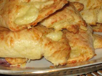 Cornuri delicioase cu cascaval Cornuri delicioase cu cascaval