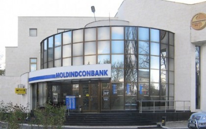 Retineri la Moldindconbank. Doi functionari, retinuti fiind acuzati ca ar avea legatura cu fraudele de la BEM Retineri la Moldindconbank. Doi functionari, retinuti fiind acuzati ca ar avea legatura cu fraudele de la BEM