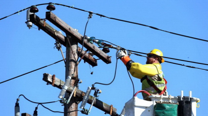 Dupa ploaia de aseara, 13 localitati din din tara au ramas fara curent electric