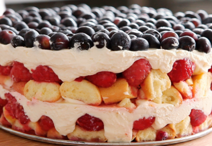 Tort de vara, fara coacere. Un deliciu in zilele de vara! Tort de vara, fara coacere. Un deliciu in zilele de vara!