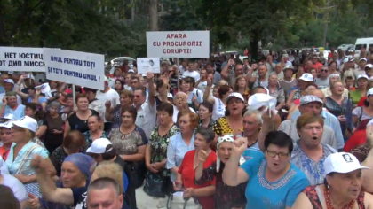 Manifestatii in sustinerea lui Ilan Sor. Zeci de oameni s-au adunat la Curtea de Apel: "Sor acasa" - GALERIE FOTO