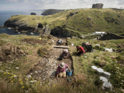 Descoperirea uimitoare din Marea Britanie care ar putea schimba istoria. Arheologii cred ca au gasit castelul legendar al Regelui Arthur - FOTO Descoperirea uimitoare din Marea Britanie care ar putea schimba istoria. Arheologii cred ca au gasit castelul legendar al Regelui Arthur - FOTO