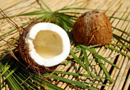 Cum sa cureti nuca de cocos fara efort Cum sa cureti nuca de cocos fara efort
