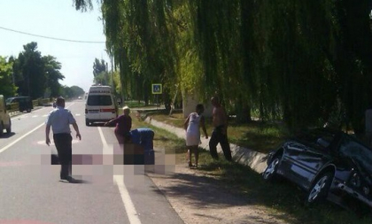 Accident teribil pe soseaua Chisinau-Soroca. Mama si fiica, lovite mortal pe trecerea de pietoni de un Mercedes - FOTO