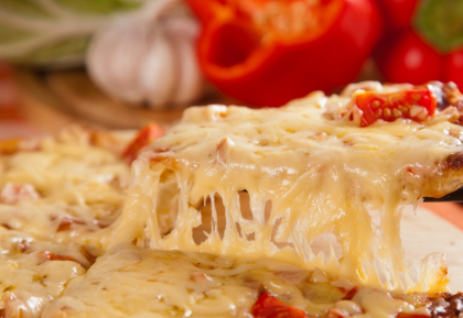 O idee geniala: pizza fara faina! Afla din ce este facut blatul