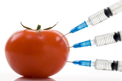 Considerai ca mananci doar fructe si legume bio? O sa ramai socat dupa ce vei taia o rosie in doua si vei face asta...! Considerai ca mananci doar fructe si legume bio? O sa ramai socat dupa ce vei taia o rosie in doua si vei face asta...!