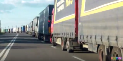 Zeci de TIR-uri asteapta sa treaca Prutul. Cooada uriasa in vama Albita - VIDEO Zeci de TIR-uri asteapta sa treaca Prutul. Cooada uriasa in vama Albita - VIDEO