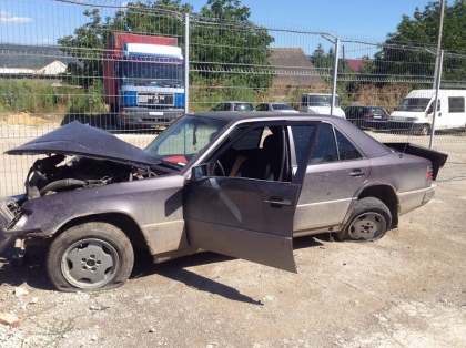 Soferul Mercedesului care s-a izbit cu masina intr-un copac la Nisporeni, se afla in stare avansata de ebrietate. Detalii despre accidentul de la Nisporeni - GALERIE FOTO
