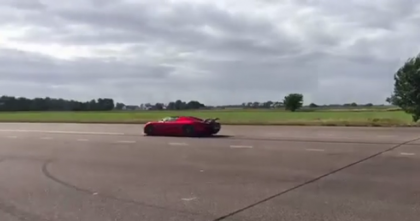 Incredibilul Koenigsegg Regera ne arata cum sunt creati norii cand ai 1.500 de cai putere - VIDEO Incredibilul Koenigsegg Regera ne arata cum sunt creati norii cand ai 1.500 de cai putere - VIDEO