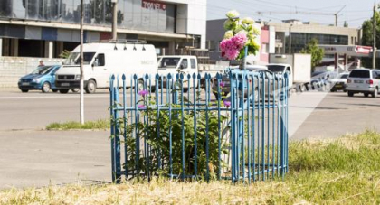 Ministerul Transporturilor: Toate obiectele funerare vor fi scoase de pe marginea drumurilor Ministerul Transporturilor: Toate obiectele funerare vor fi scoase de pe marginea drumurilor