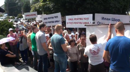 Protest in sustinerea lui Ilan Sor, in fata Judecatoriei Buiucani: "Vrem primarul acasa" - FOTO Protest in sustinerea lui Ilan Sor, in fata Judecatoriei Buiucani: "Vrem primarul acasa" - FOTO