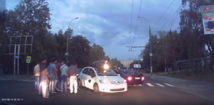 Imaginile surprinse de camera de bord ale accidentului in care a fost implicat un motociclist vitezoman - VIDEO Imaginile surprinse de camera de bord ale accidentului in care a fost implicat un motociclist vitezoman - VIDEO
