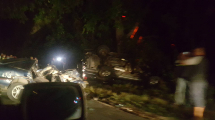 Grav accident rutier la intrarea in comuna Truseni. O masina a ajuns intr-un copac dupa ce s-a ciocnit puternic cu un alt automobil - GALERIE FOTO Grav accident rutier la intrarea in comuna Truseni. O masina a ajuns intr-un copac dupa ce s-a ciocnit puternic cu un alt automobil - GALERIE FOTO