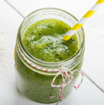 Incredibil! A pus in blender kiwi cu telina si a baut acest amestec in fiecare zi! O sa ramai uimit de efect 