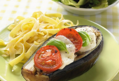 Vinete cu mozzarella si parmezan la cuptor! Te lingi pe degete Vinete cu mozzarella si parmezan la cuptor! Te lingi pe degete