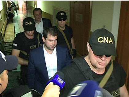 Dosarul Sor, trimis in instanta. Depozitiile primarului de Orhei: "schemele frauduloase au fost puse la cale de Filat, care i le-a aratat lui Platon pentru a-l ajuta sa obtina credite de la BEM" Dosarul Sor, trimis in instanta. Depozitiile primarului de Orhei: "schemele frauduloase au fost puse la cale de Filat, care i le-a aratat lui Platon pentru a-l ajuta sa obtina credite de la BEM"