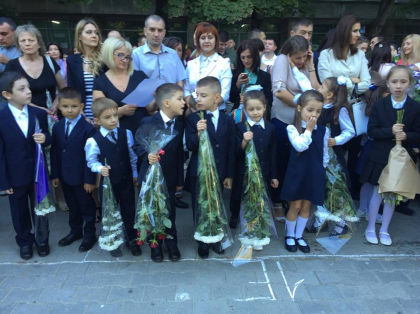 1 septembrie cu zambete si emotii. A sunat clopotelul pentru elevii din intreaga tara - GALERIE FOTO