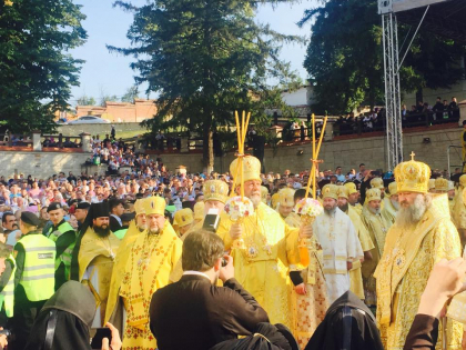 Eveniment in premiera pentru Biserica Ortodoxa din tara noastra. Slujba de canonizare a Mitropolitului Gavriil Banulescu-Bodoni are loc in prezenta a 20 de mitropoliti din diferite tari ale lumii - GALERIE FOTO Eveniment in premiera pentru Biserica Ortodoxa din tara noastra. Slujba de canonizare a Mitropolitului Gavriil Banulescu-Bodoni are loc in prezenta a 20 de mitropoliti din diferite tari ale lumii - GALERIE FOTO
